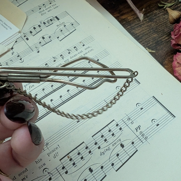 Tie Bar Clip with Chain - Picture 5 of 5